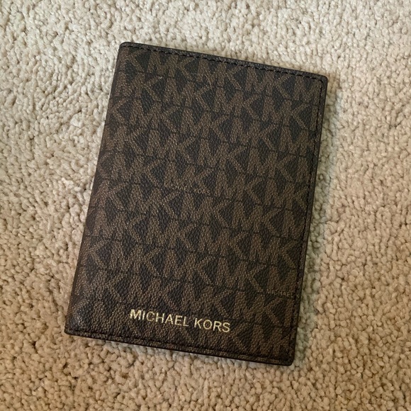 BNWT MK Wallet/Passport Holder - Picture 2 of 4